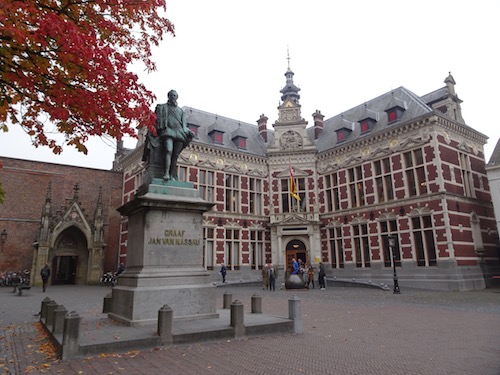 graaf jan van nassau met academiegebouw